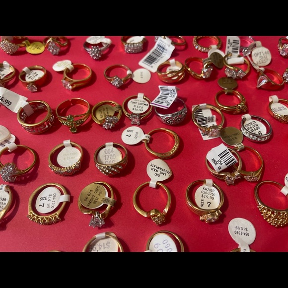 Estate bundle of jewelry, size random sizes mostly 6,7 and 8. - Picture 3 of 3